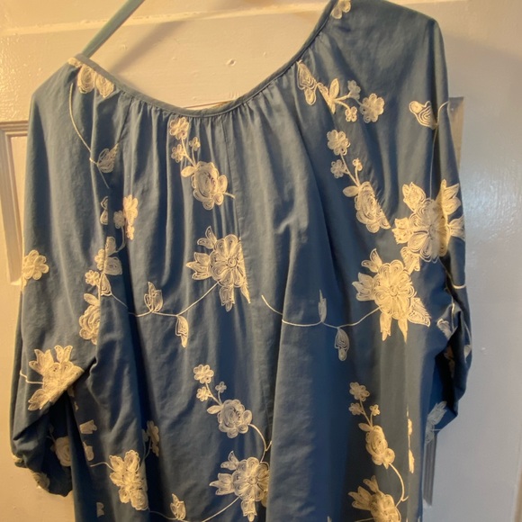 Cotton boho blouse with embroidery, size 2X, pair with jeans or flowy skirt - Picture 2 of 4